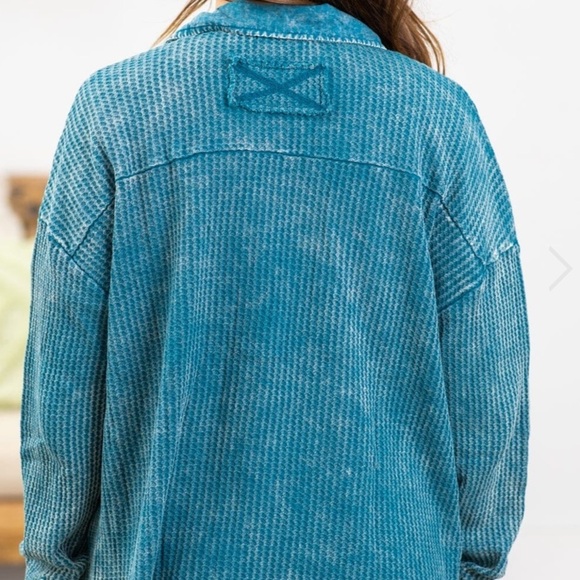 Zenana cotton waffle acid washed shacket in teal - Picture 4 of 6